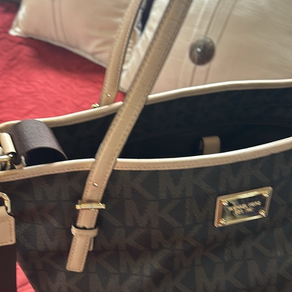 Michael Kors Large Leather Diaper Bag - Picture 4 of 17